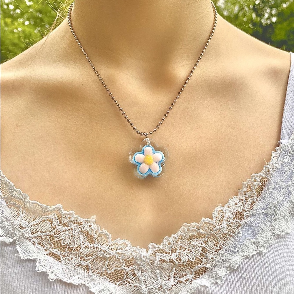 🌸SUPER CUTE FLOWER RESIN NECKLACE🌸